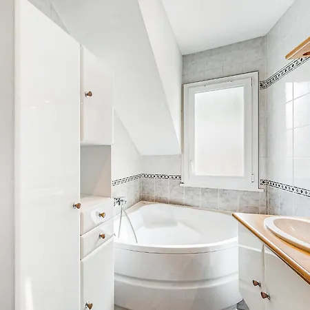 3 Bedroom In Apartment Cauterets