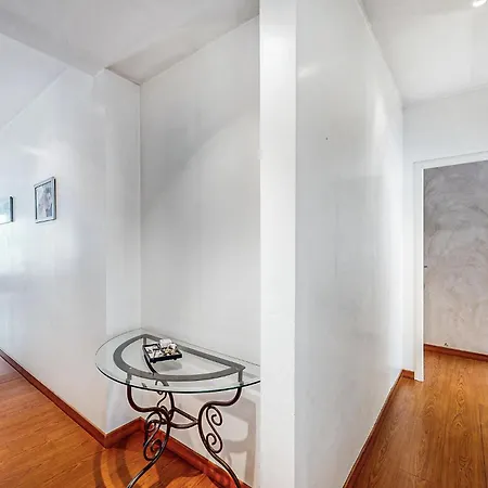 Apartment 3 Bedroom In