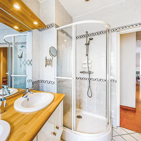 3 Bedroom In Apartment *